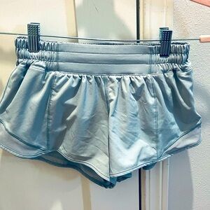 Lulu Lemon women’s hotty hot 2.5 shorts size 4.